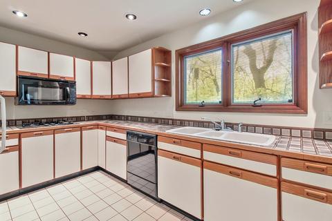 1015 Osage Dr, Mchenry, IL 60051 photo 10
