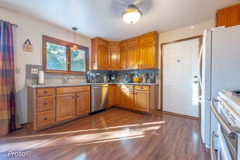 540 Dee Ln, Roselle, IL 60172 photo 4