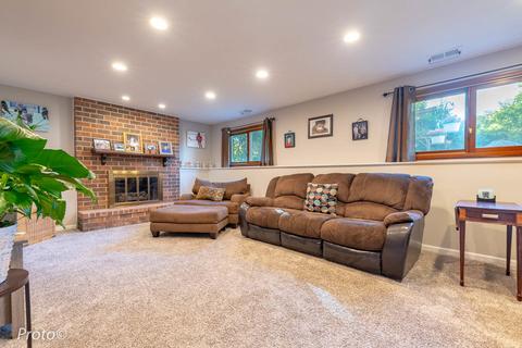 540 Dee Ln, Roselle, IL 60172 photo 17