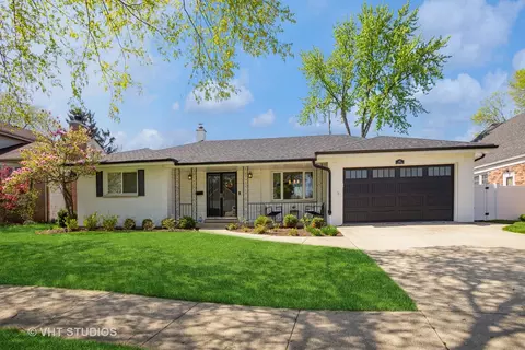 462 E Allison St, Elmhurst, IL 60126