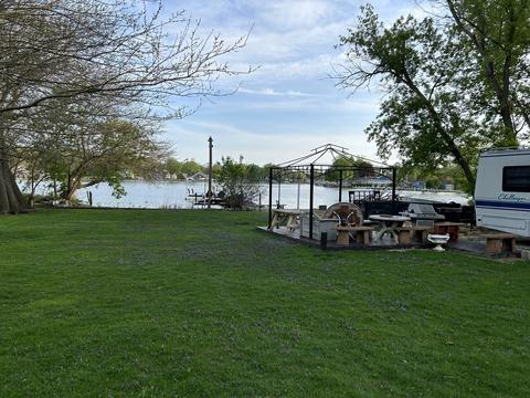 4126 N Riverdale Dr, Mchenry, IL 60051 photo 2
