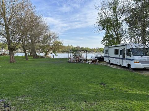 4126 N Riverdale Dr, Mchenry, IL 60051