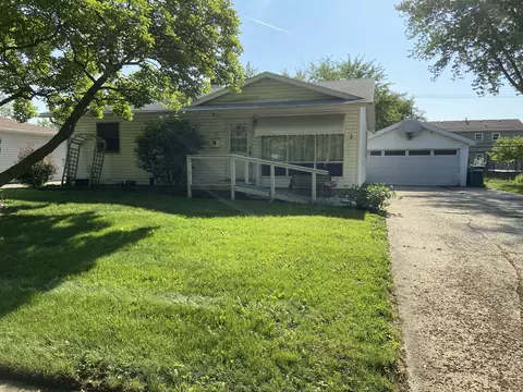 121 Fairlane Dr, Joliet, IL 60435