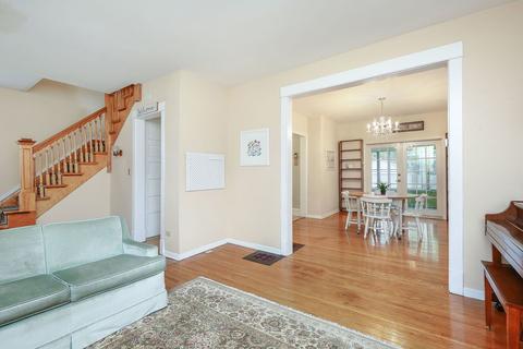 627 W Wesley St, Wheaton, IL 60187 photo 4
