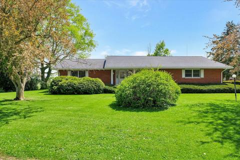401 E Bond St, Bement, IL 61813 photo 2