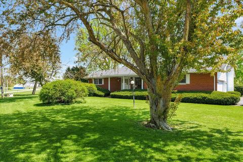 401 E Bond St, Bement, IL 61813 photo 3