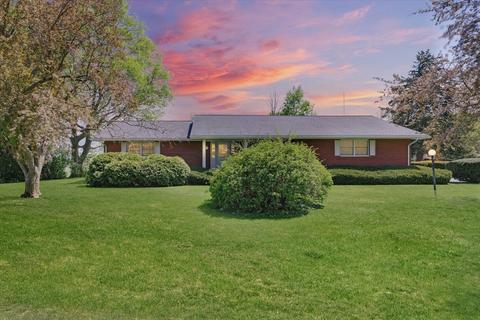 401 E Bond St, Bement, IL 61813 photo 1