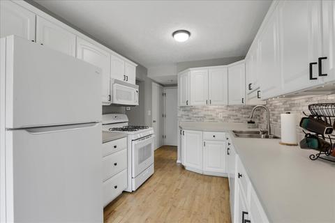 1717 King Dr #B, Normal, IL 61761 photo 6