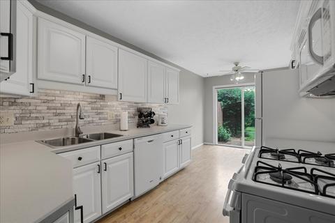 1717 King Dr #B, Normal, IL 61761 photo 7