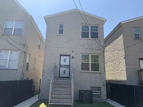 910 E 40th St, Chicago, IL 60653 photo 2