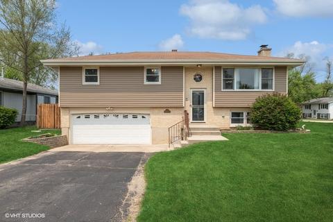 307 E Oak St, Lake In The Hills, IL 60156