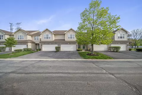 665 Countryfield Ln, Elgin, IL 60120