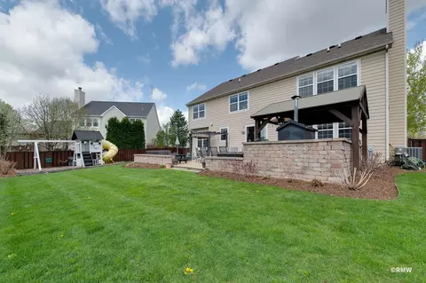 307 Cassidy Ln, Elgin, IL 60124 photo 12