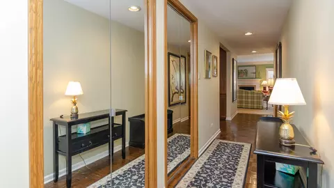 7575 Lake St #2D, River Forest, IL 60305 photo 3