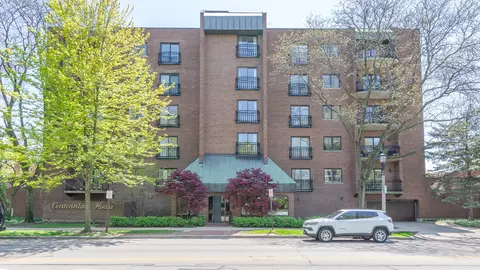 7575 Lake St #2D, River Forest, IL 60305