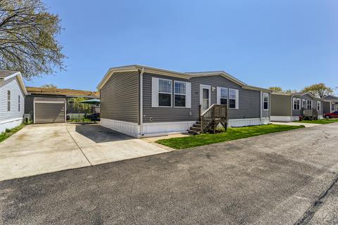 1012 10th St, Northfield, IL 60093