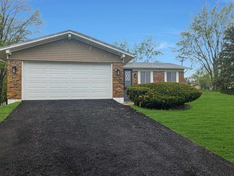 200 Hickory Dr, Lindenhurst, IL 60046