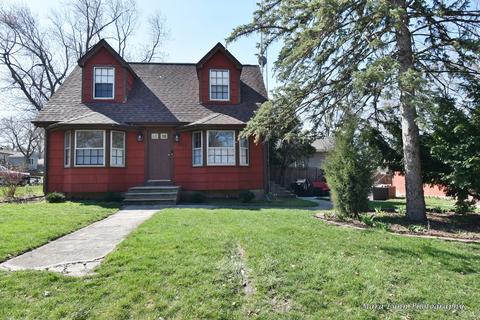 211 Moore Ave, Saint Charles, IL 60174