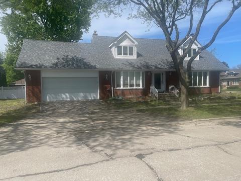 800 Robinhood Ln, La Grange Park, IL 60526