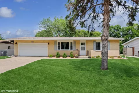 4412 Sussex Dr, Mchenry, IL 60050