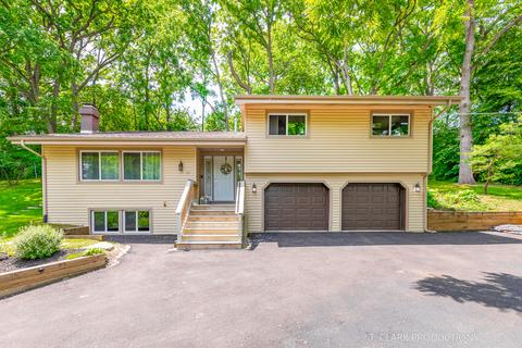 17 Hilltop Dr, Lake In The Hills, IL 60156
