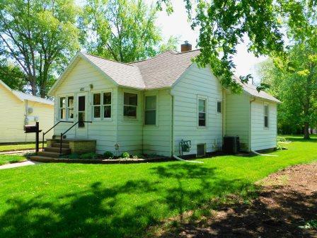 403 E Maple St, Fairbury, IL 61739
