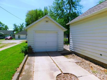 403 E Maple St, Fairbury, IL 61739 photo 38