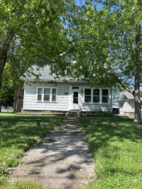 412 Ross St, Walnut, IL 61376