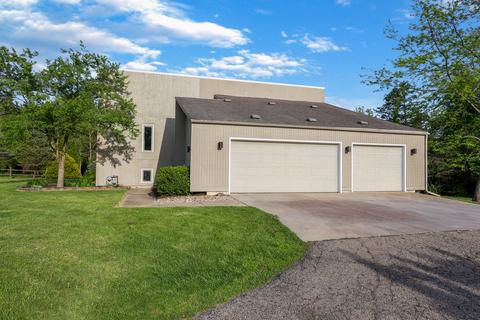 8958 Cherokee Cir, Bloomington, IL 61705