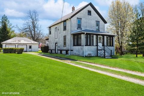 28555 N Arcadia Rd, Lake Bluff, IL 60044
