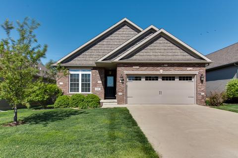2018 Escalade Rd, Bloomington, IL 61705