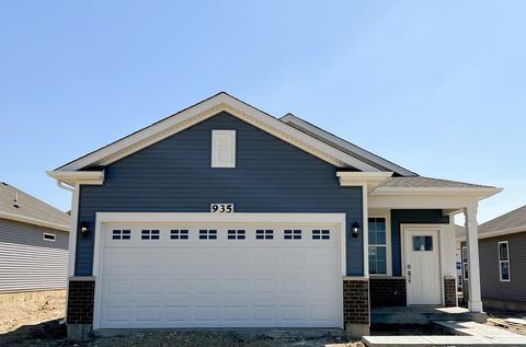 935 Savannah Ln, Algonquin, IL 60102