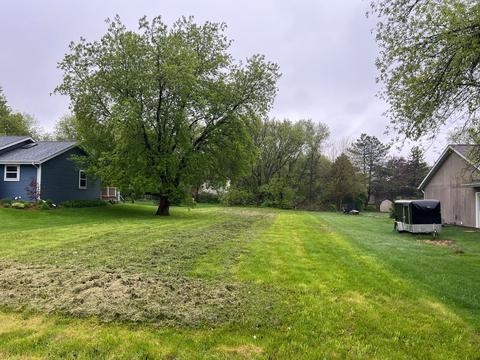 117 NE Staffordshire Dr, Poplar Grove, IL 61065