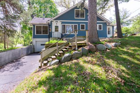 36 Medinah Ave, Fox Lake, IL 60020