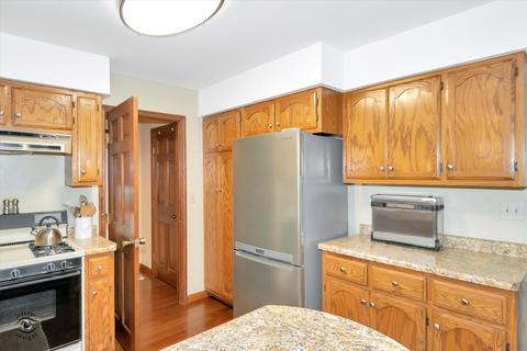 209 Deerhaven Dr, Minooka, IL 60447 photo 8