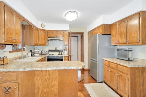209 Deerhaven Dr, Minooka, IL 60447 photo 6