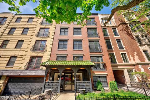 512 W Barry Ave #406, Chicago, IL 60657