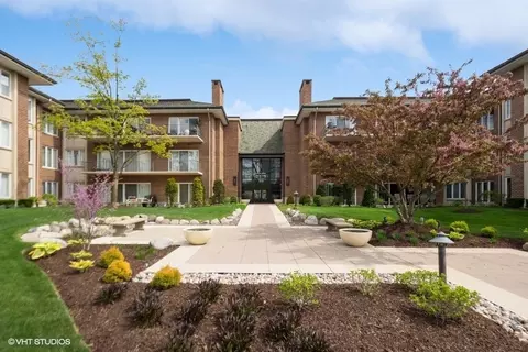 6 Oak Brook Club Dr #K308, Oak Brook, IL 60523