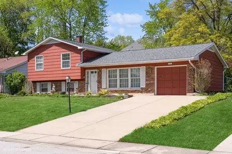 21 Red Haw Ln, Lake Zurich, IL 60047