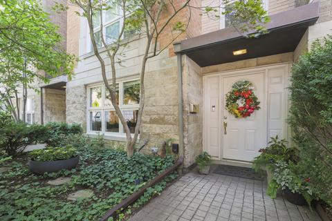 647 W Armitage Ave, Chicago, IL 60614