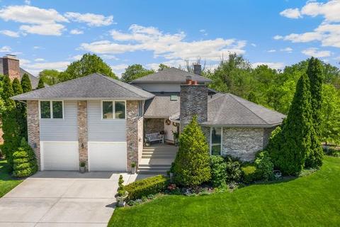 6121 Woodcreek Dr, Burr Ridge, IL 60527