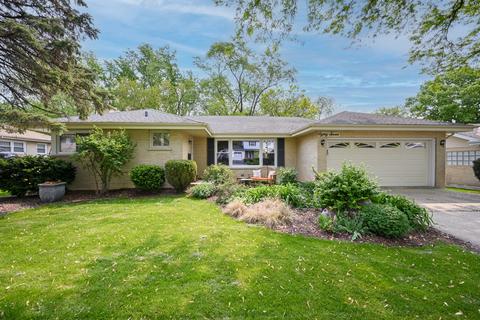 87 Grove Ave, Glen Ellyn, IL 60137