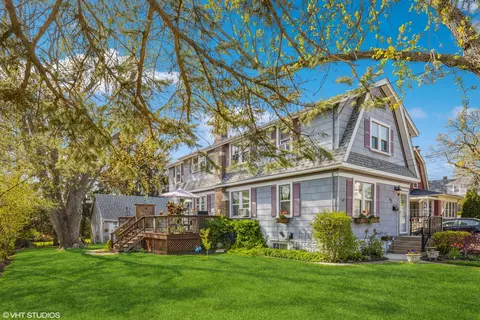 52 S Central Ave, Highwood, IL 60040