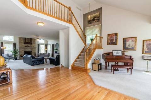 2446 Geneva Ct, Aurora, IL 60503 photo 2