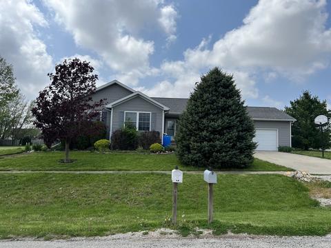 104 Woosley Dr, Carlock, IL 61725