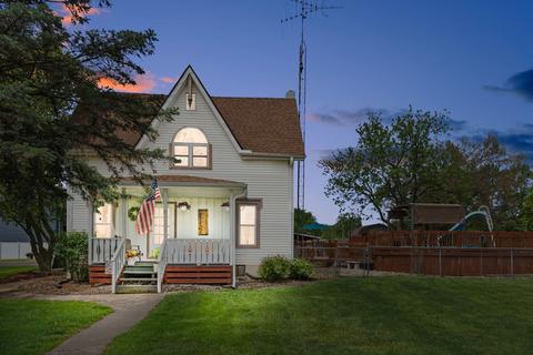 597 S Chestnut St, Chebanse, IL 60922