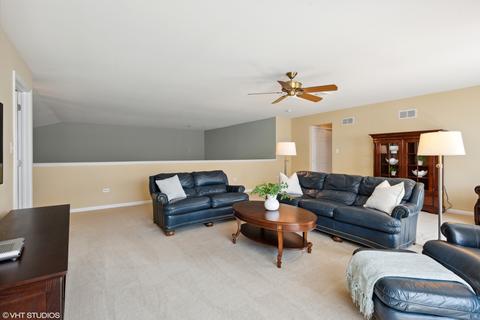 3897 Kingsmill Dr, Elgin, IL 60124 photo 21