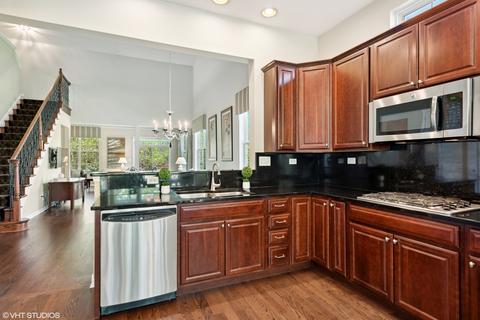 3897 Kingsmill Dr, Elgin, IL 60124 photo 5