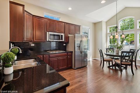 3897 Kingsmill Dr, Elgin, IL 60124 photo 4