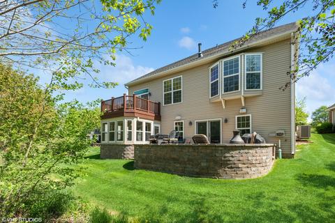 3897 Kingsmill Dr, Elgin, IL 60124 photo 2